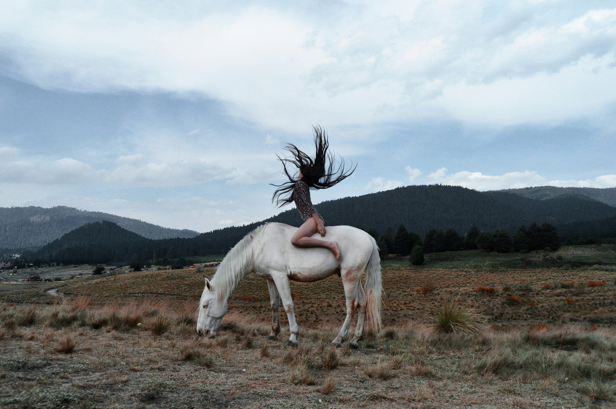 femme et cheval scaled